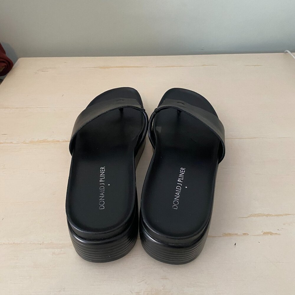 Donald J Pliner Fifi Black Leather Wedge Thong Sandals Slides - Picture 7 of 8